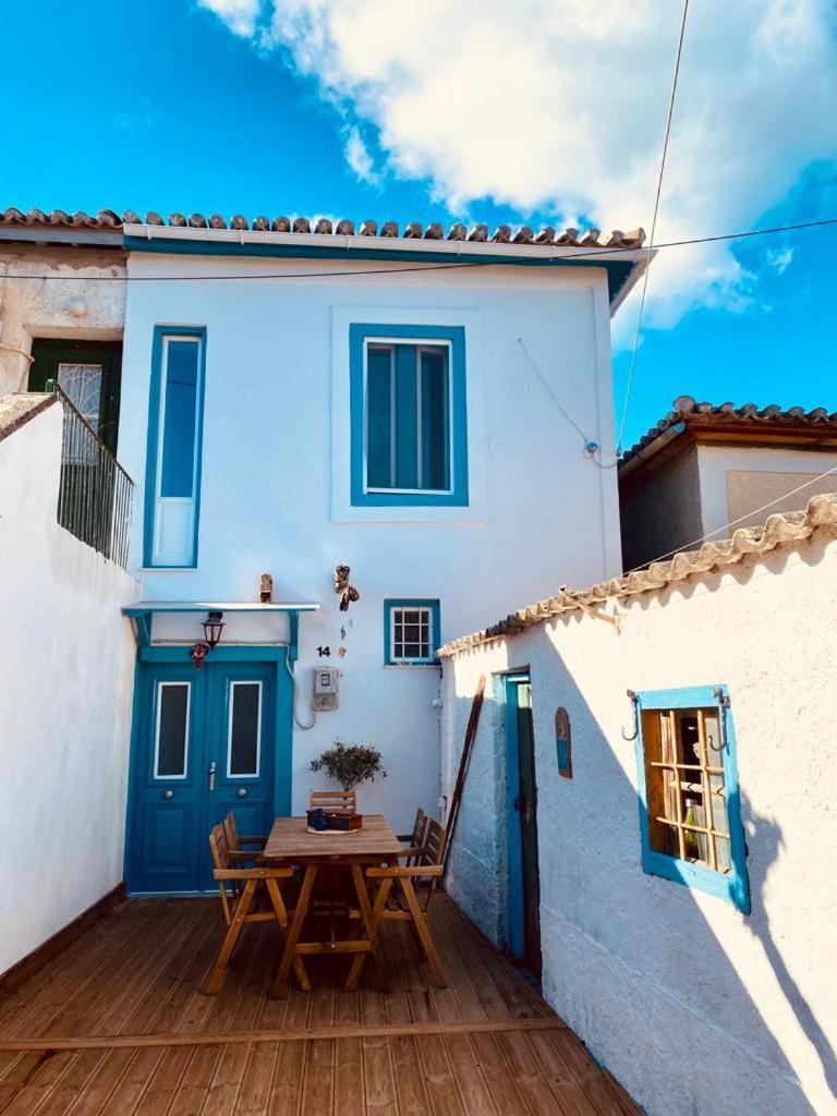 Malta House In Galaxidi Villa Luaran gambar